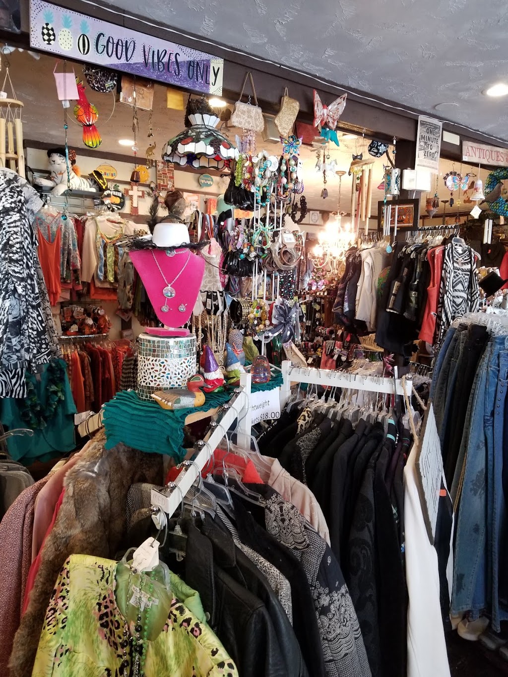 Eclectic Trading Co | 520 W Osage St, Pacific, MO 63069, USA | Phone: (636) 393-0346