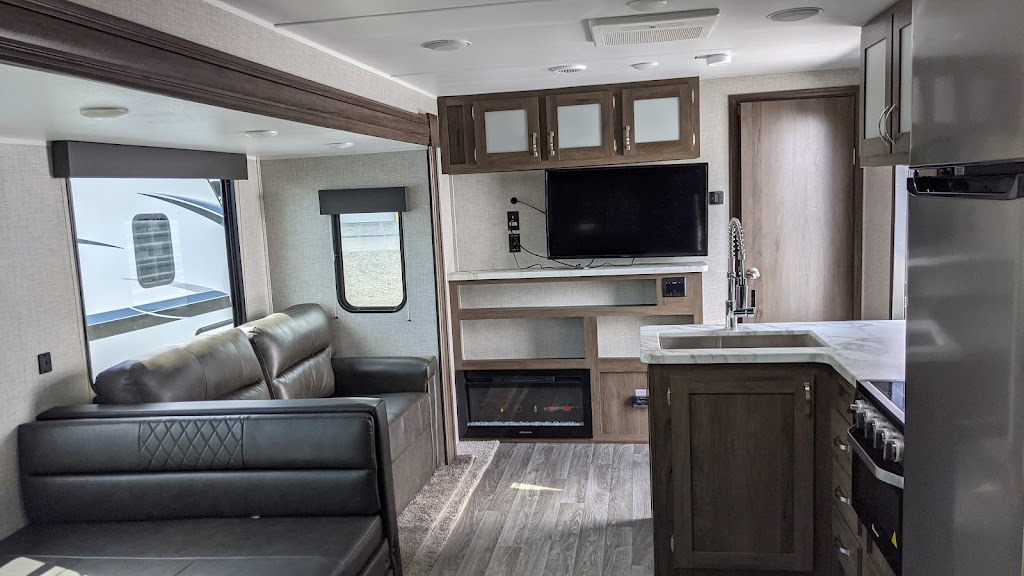 Cunningham Campers & RVs | 2200 Addmore Ln, Clarksville, IN 47129, USA | Phone: (812) 284-0276