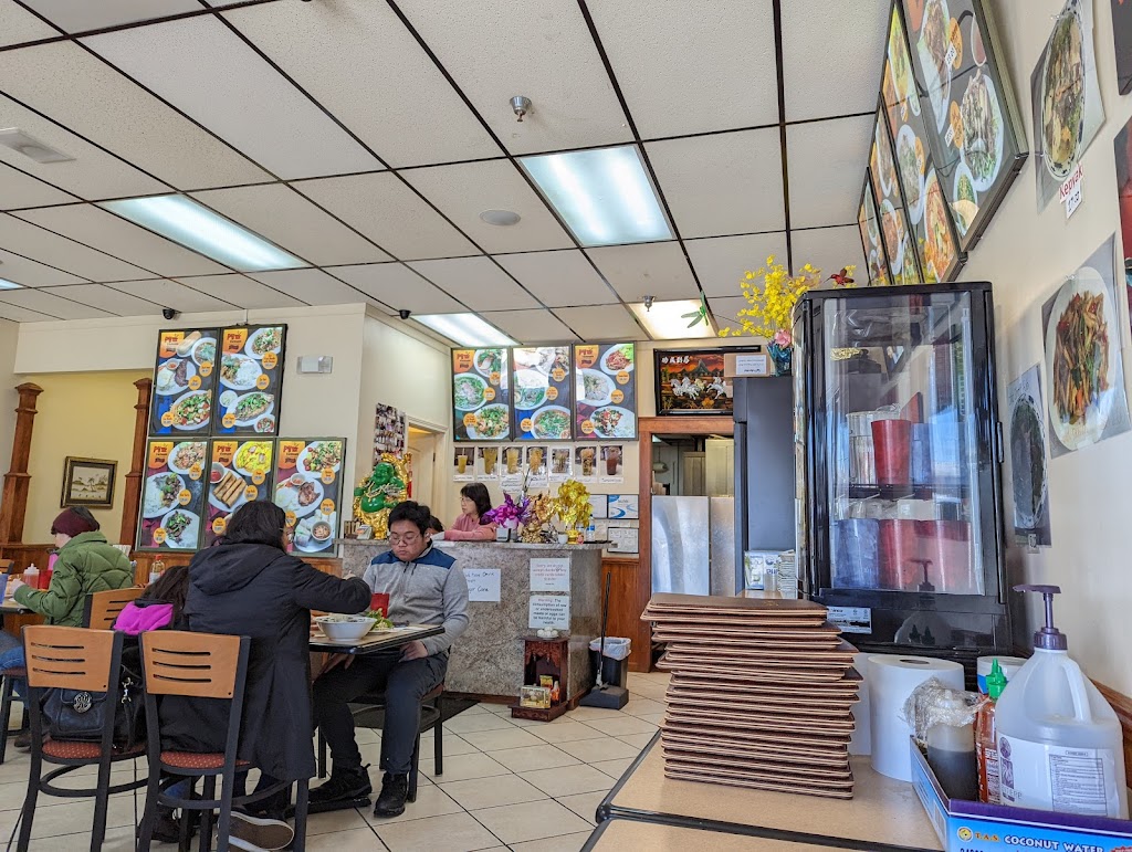Pho Vietnam #3 | 9001 Jewel Lake Rd #11, Anchorage, AK 99502, USA | Phone: (907) 274-2033