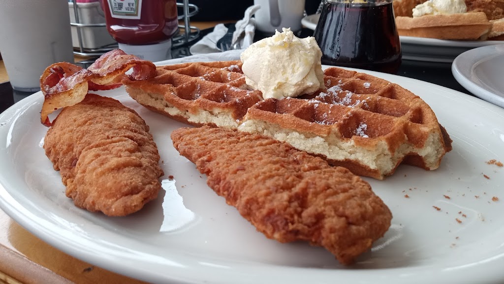 chicken & waffles house | 3129 Arden Way, Sacramento, CA 95825, USA | Phone: (916) 488-8901