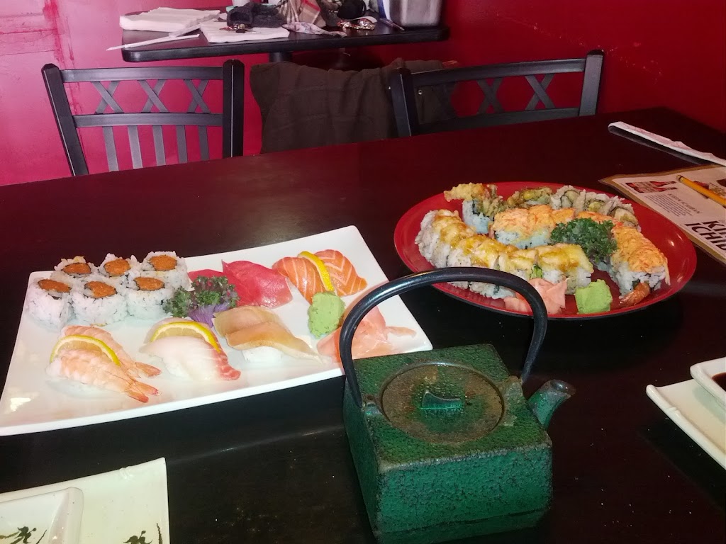 Mo Mo West Sushi Bar and Japanese Restaurant | 76 N McCulloch Blvd #160, Pueblo, CO 81007 | Phone: (719) 647-0010