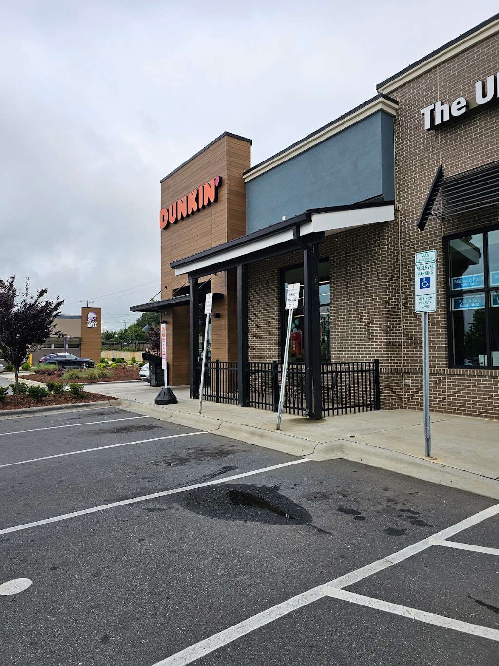 Dunkin | 4009 Corning Pl, Charlotte, NC 28216, USA | Phone: (704) 394-8884