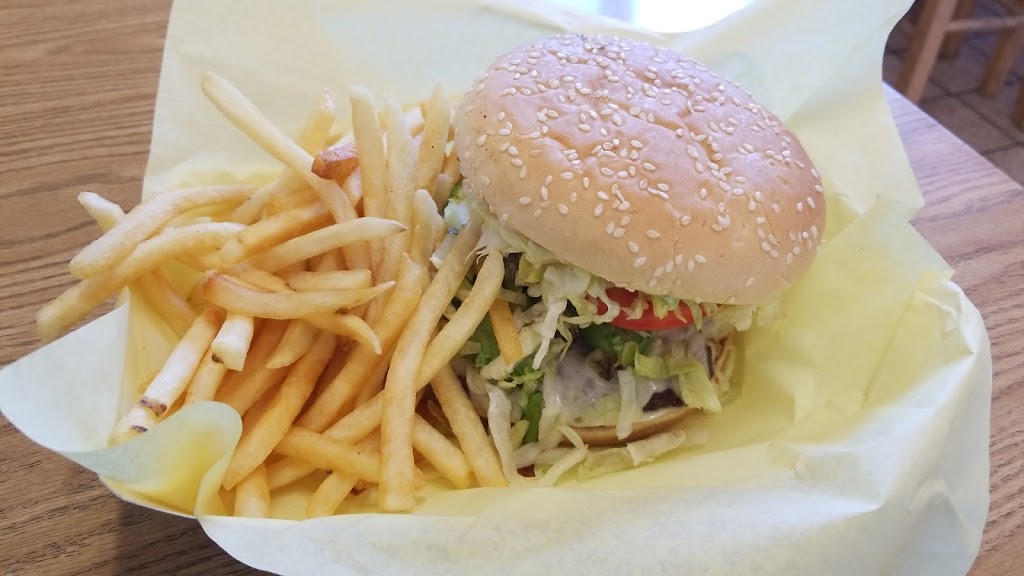 Dos Oakies Burger Hut | 2382 W Tahoe Ave, Caruthers, CA 93609, USA | Phone: (559) 864-3181