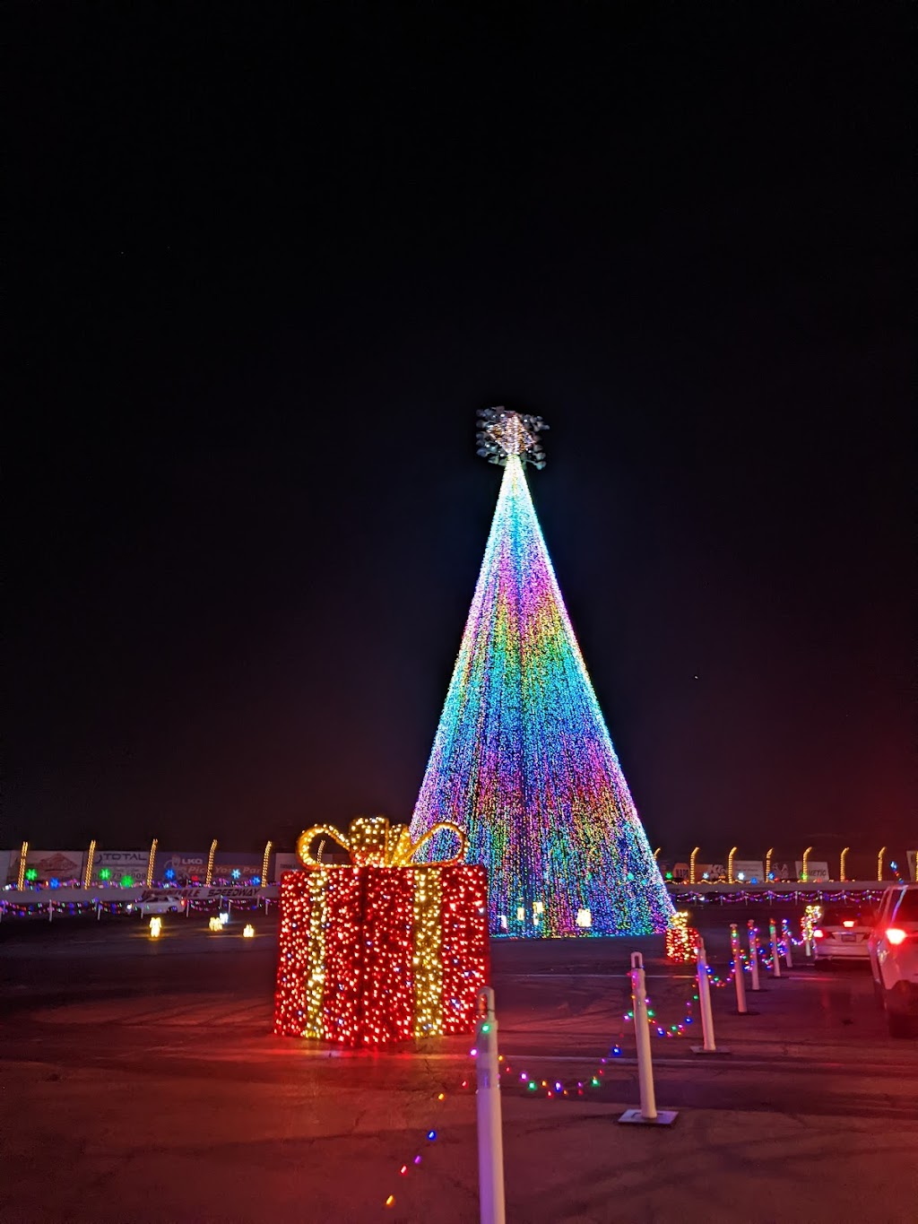 Santas Speedway Christmas Lights Drive-Thru | 500 Speedway Dr, Irwindale, CA 91706 | Phone: (626) 358-1100