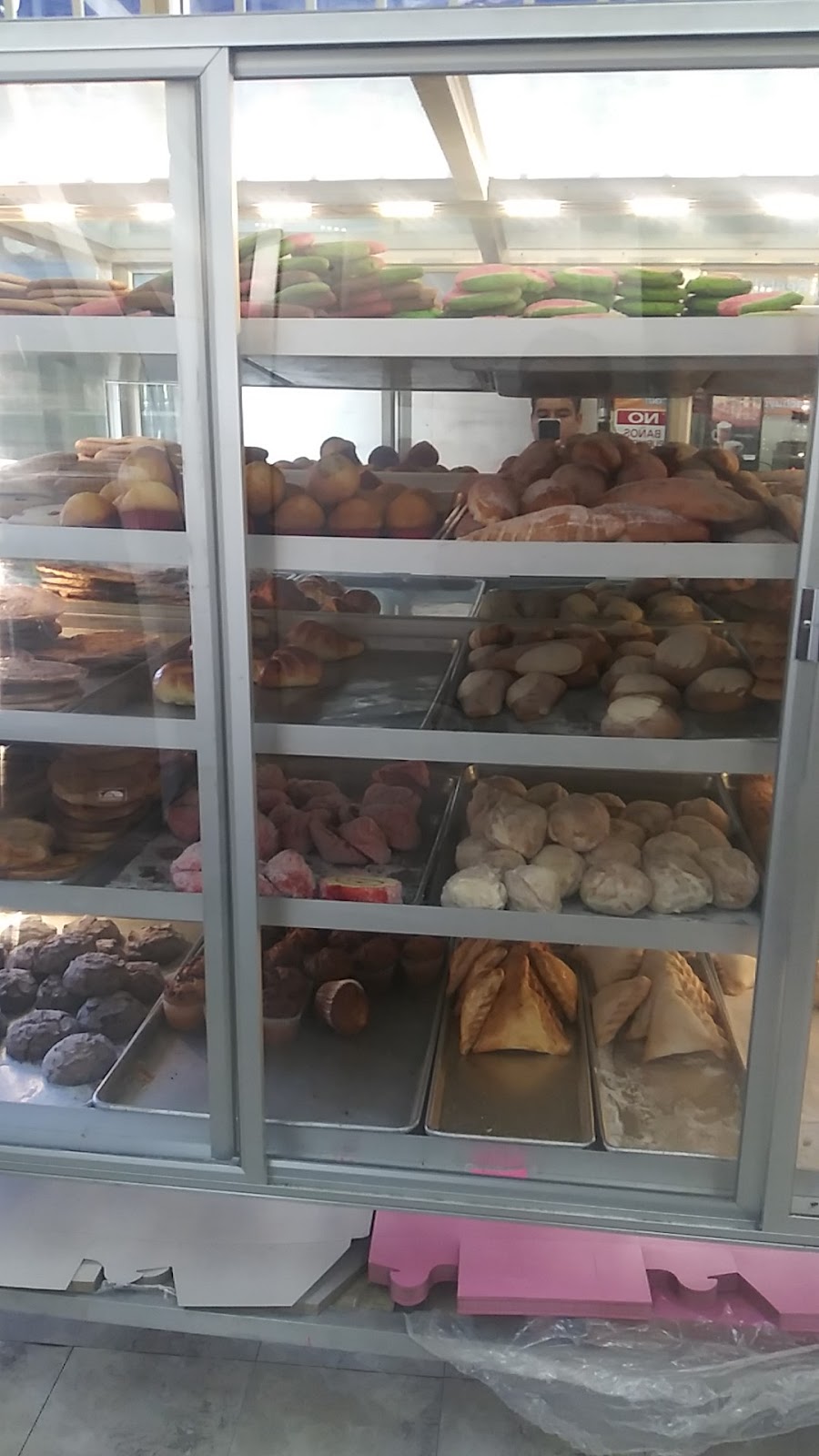 Panaderia La Reina | 108 N Harvard St, Hemet, CA 92543, USA | Phone: (951) 658-2548