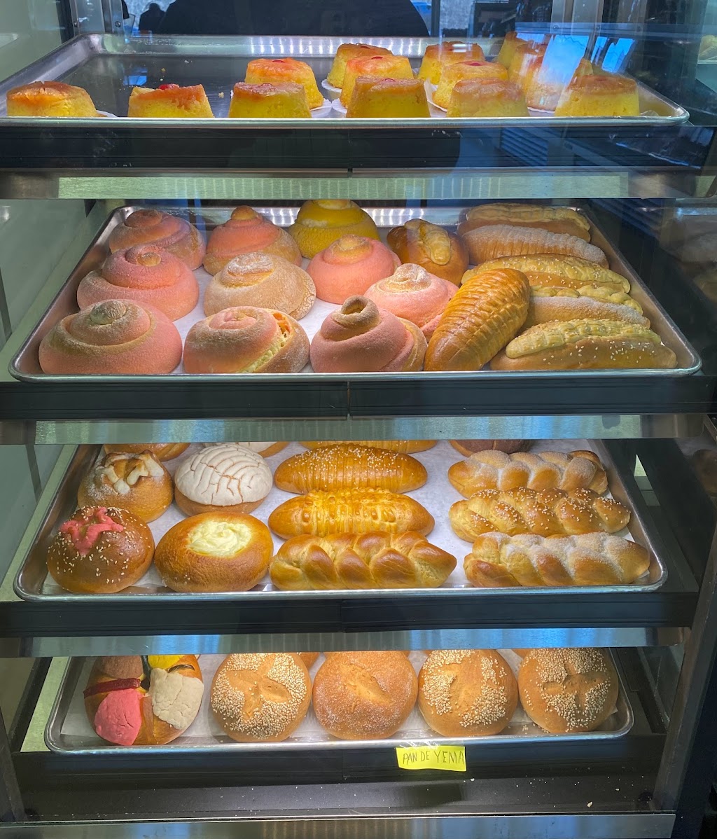 Panadería y Pastelería El Buen Sabor | 2622 Virginia Ave, Collinsville, VA 24078, USA | Phone: (276) 622-2222