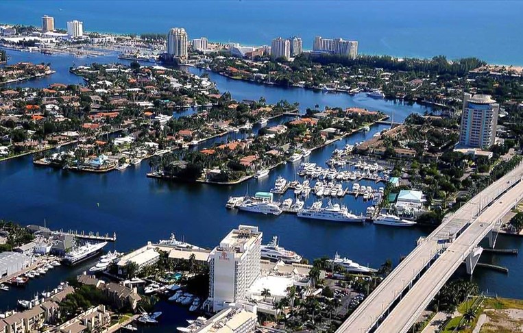 Intimate Waterway Tours | 2 S New River Dr W, Fort Lauderdale, FL 33301, USA | Phone: (954) 488-4407