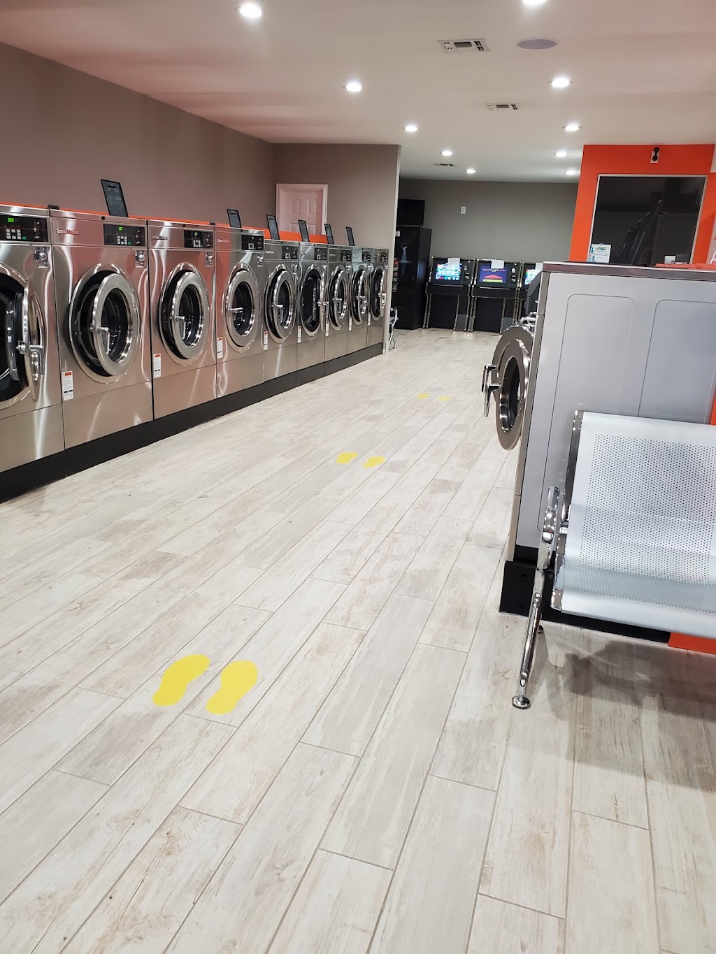 Chick’s Laundromat | 1814 US-83, Zapata, TX 78076, USA | Phone: (956) 750-3507