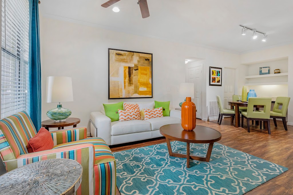 Mansfield on the Green Apartments | 250 N State Hwy 360, Mansfield, TX 76063, USA | Phone: (855) 601-2408