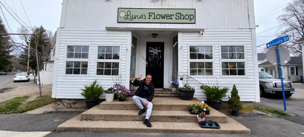 Lunas Flower Shop | 324 Village St, Medway, MA 02053, USA | Phone: (508) 321-1018