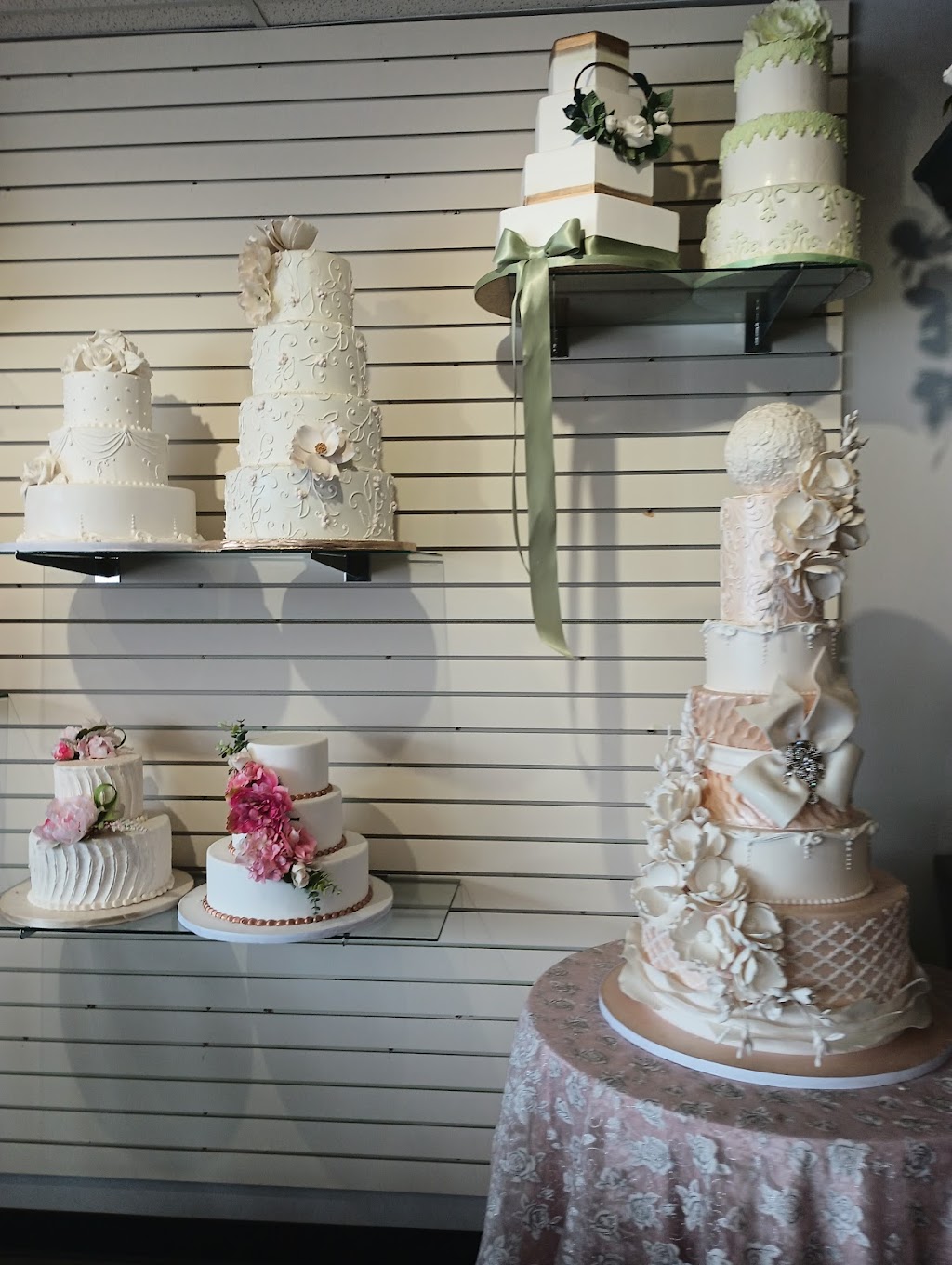 Oak Mill Bakery | 2314 E Rand Rd, Arlington Heights, IL 60004, USA | Phone: (847) 454-0139