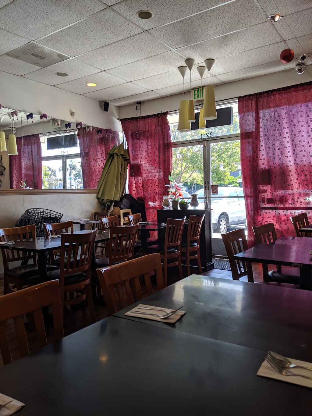 Bistro Siam | 2211 Tasman Dr, Santa Clara, CA 95054, USA | Phone: (408) 988-3966