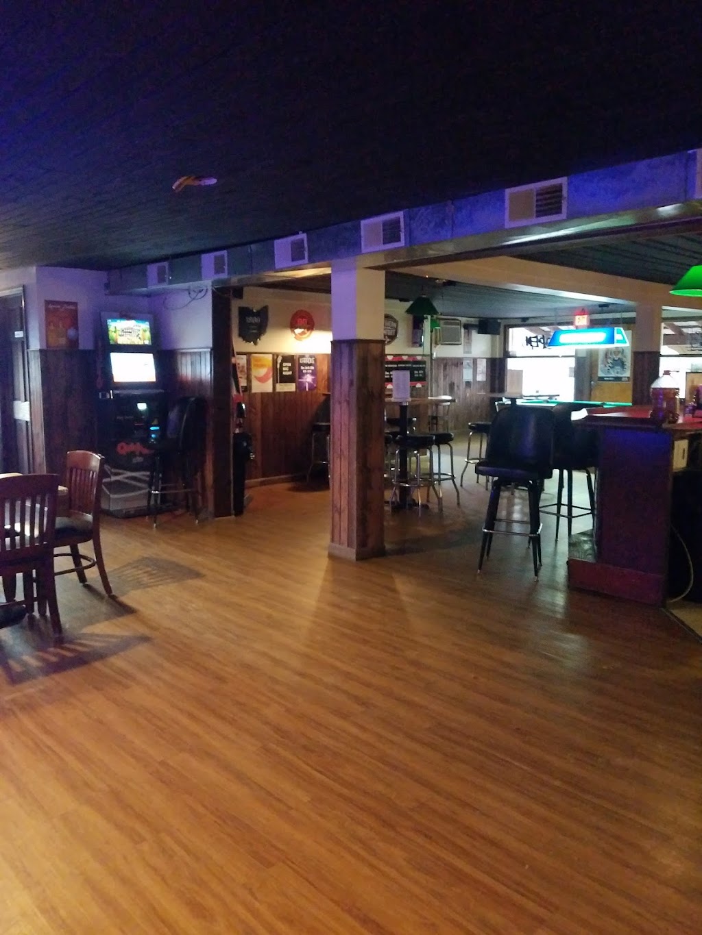 Valley View Lounge | 102 W Main St, Williamsburg, OH 45176, USA | Phone: (513) 724-9910