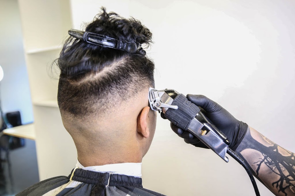 Razor Sharp Kutz Barber lounge 2.0 | 9105 Laguna Main St #135, Elk Grove, CA 95758, USA | Phone: (916) 667-3427