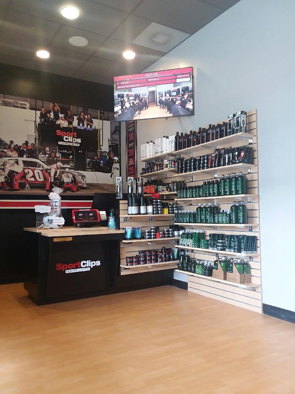 Sport Clips Haircuts of Edgewater | 3275-A Solomons Island Rd, Edgewater, MD 21037, USA | Phone: (443) 321-9898