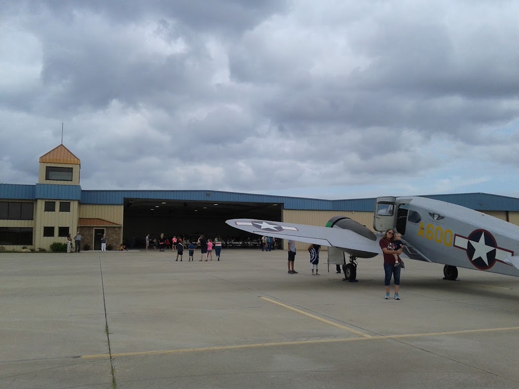 Moundridge Muni Airport-47K | 1100 E Cole St, Moundridge, KS 67107, USA | Phone: (620) 345-2661