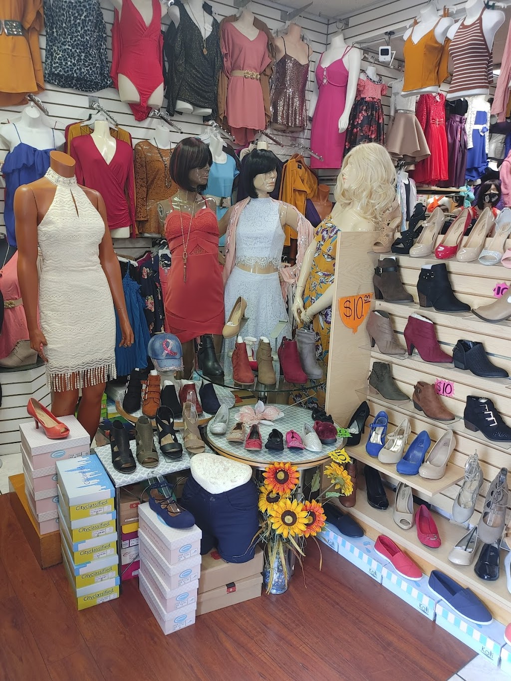 Cristinas Clothing | 5914 W 26th St, Cicero, IL 60804, USA | Phone: (708) 656-5820