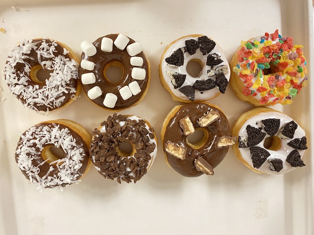 The donut palace | 500 N Storts St, Poth, TX 78147, USA | Phone: (830) 581-9969