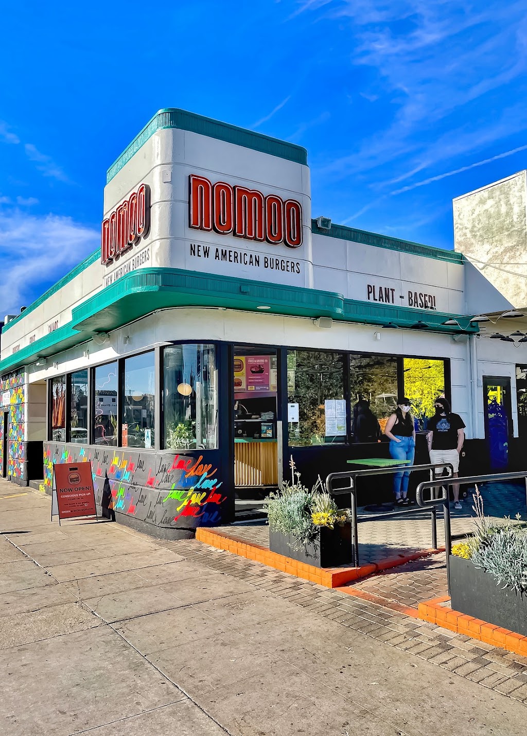 nomoo | new american burgers | 7507 Melrose Ave, Los Angeles, CA 90046, USA | Phone: (323) 433-4990