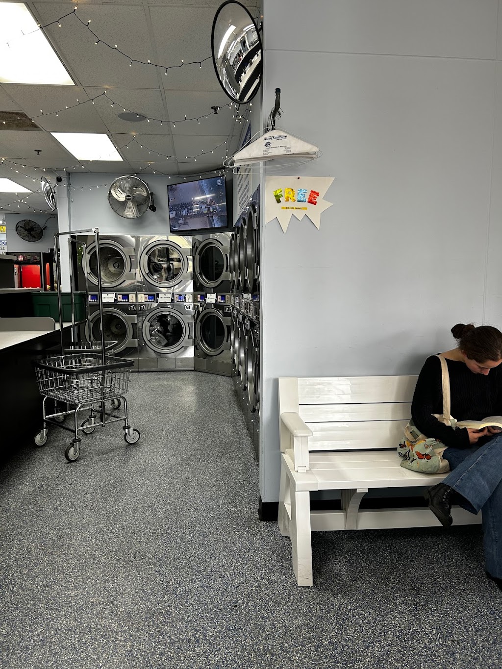 Stonegate Laundry | 5702 E Los Angeles Ave, Simi Valley, CA 93063, USA | Phone: (805) 520-6919