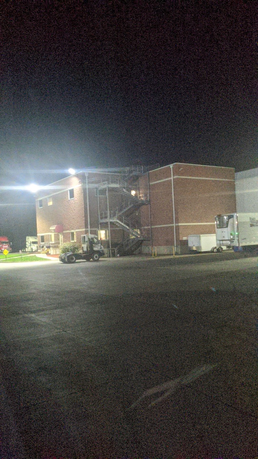 Americold Logistics Cloverleaf Massillon | 950 Cloverleaf St SE, Massillon, OH 44646, USA | Phone: (330) 833-9870