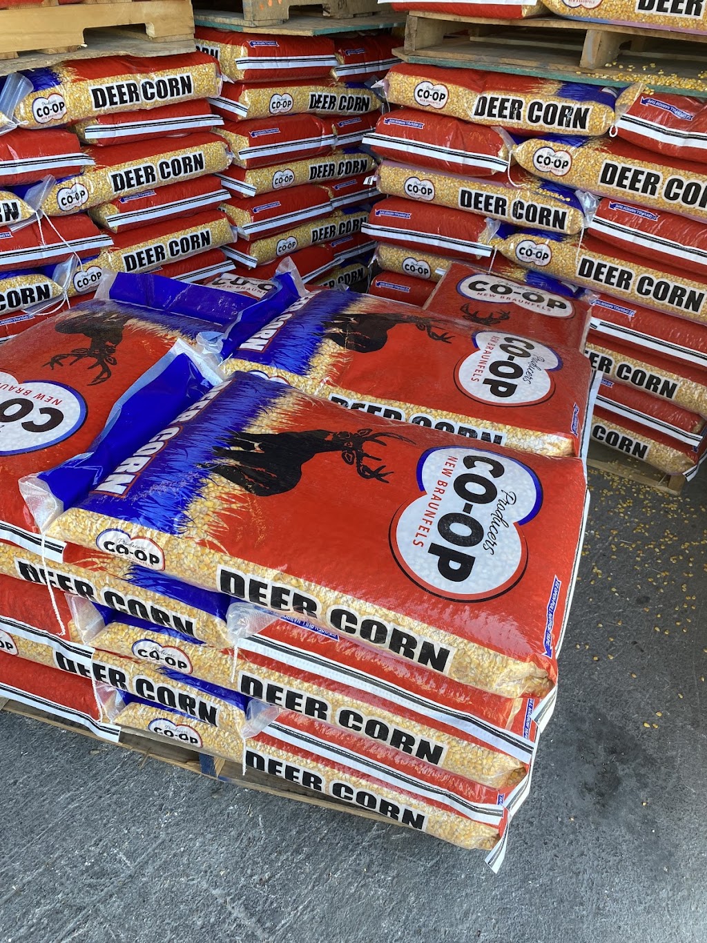 Producers Co-Op - Seguin | 3038 I-10 Frontage Rd, Seguin, TX 78155, USA | Phone: (830) 379-1750