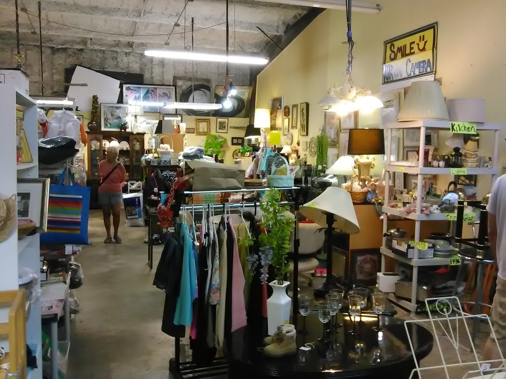 Shabby Shack Flea Market | 1127 36th Ave E, Ellenton, FL 34222, USA | Phone: (941) 580-9131