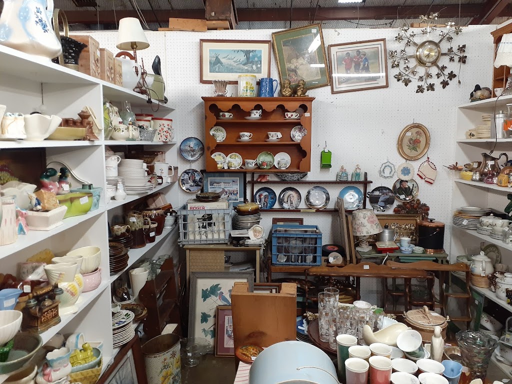 Centerville Antique Mall & Auction House | 200 Union St, Centerville, IN 47330, USA | Phone: (765) 855-5551