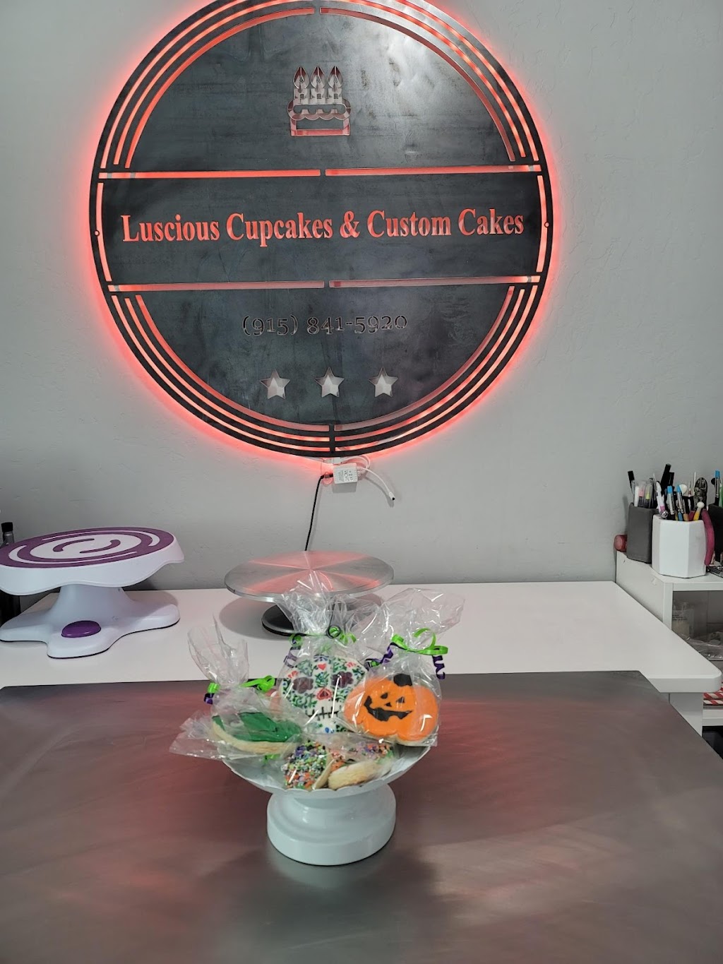 Luscious Cupcakes and Custom Cakes | 237 Epsom Dr, El Paso, TX 79928, USA | Phone: (915) 525-5998