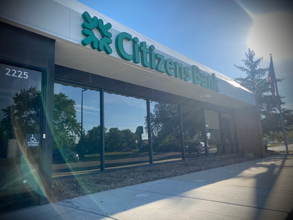 Citizens Bank | 2225 18 Mile Rd, Sterling Heights, MI 48314, USA | Phone: (586) 739-2200