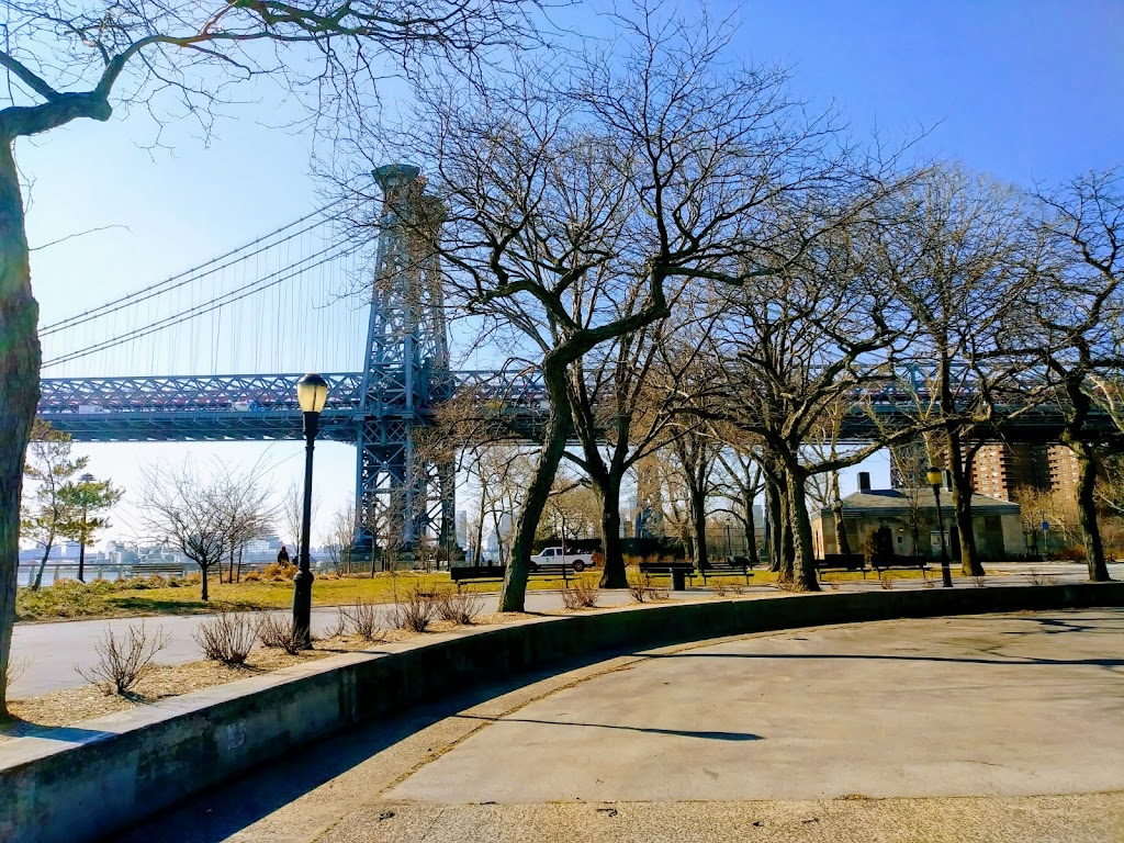 East River Park Field 8 | East River Park, East River Promenade, New York, NY 10009, USA | Phone: (212) 639-9675