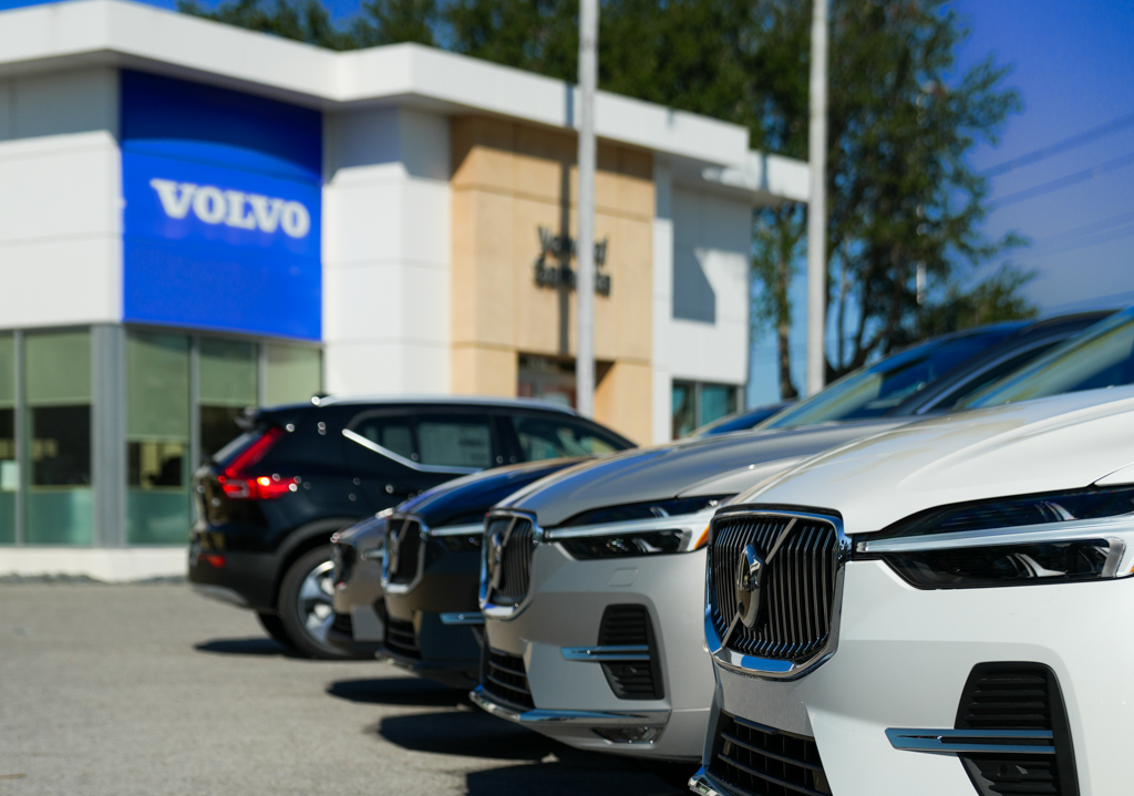 Volvo Cars Sarasota | 7576 S Tamiami Trail, Sarasota, FL 34239, USA | Phone: (941) 924-1212