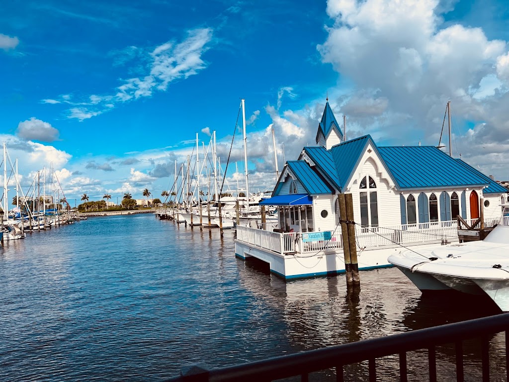 Riverhouse Waterfront Restaurant | 995 Riverside Dr, Palmetto, FL 34221, USA | Phone: (941) 729-0616