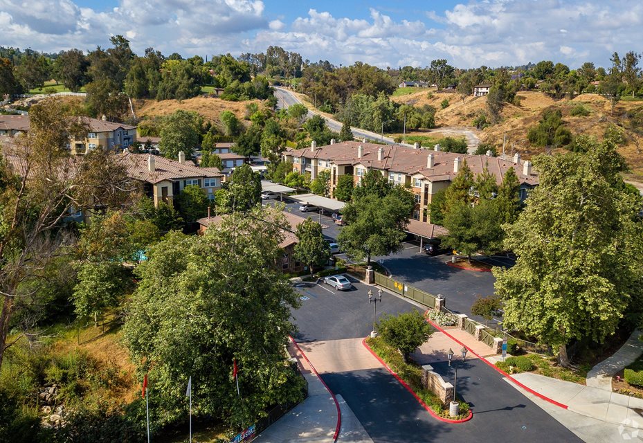 Canyon Crest Apartments | 1550 Central Ave, Riverside, CA 92507, USA | Phone: (951) 534-0825