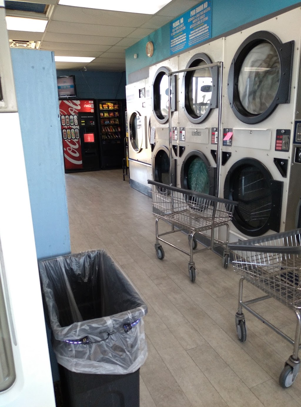 Bubble Room Laundromat - Olathe | 1216 W Dennis Ave, Olathe, KS 66201, USA | Phone: (913) 390-9274