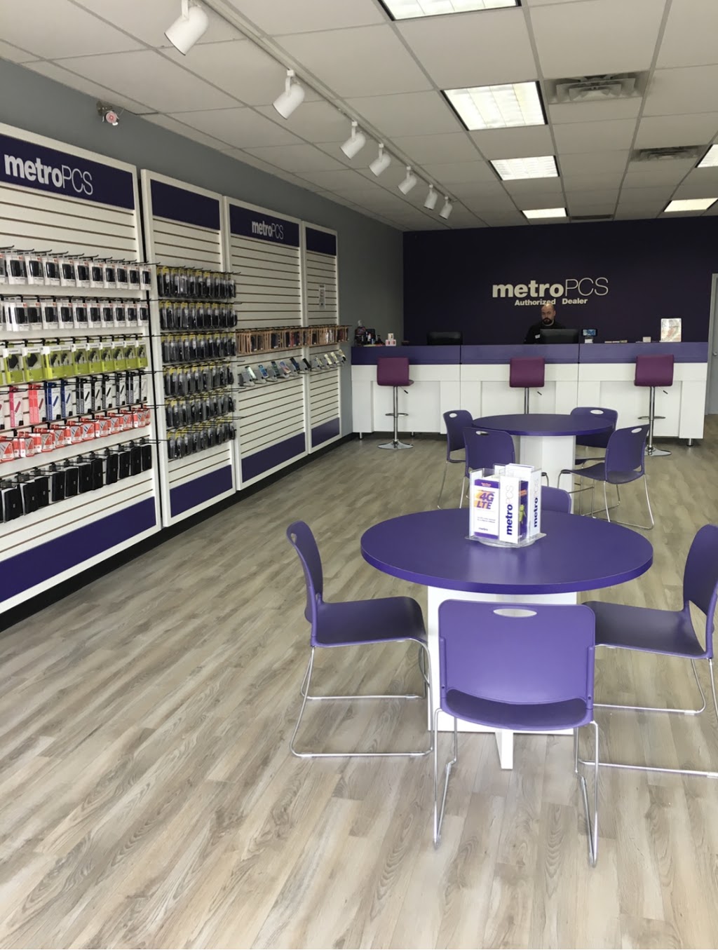 Metro by T-Mobile | 26914 Telegraph Rd, Flat Rock, MI 48134 | Phone: (734) 782-2000