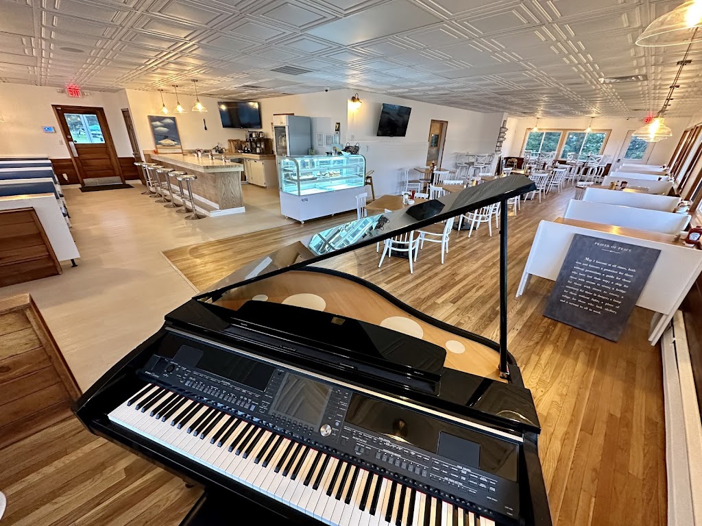 She Sings Cafe and Restaurant-Bar | 95 W Lake Rd, Mayville, NY 14757, USA | Phone: (716) 224-1090
