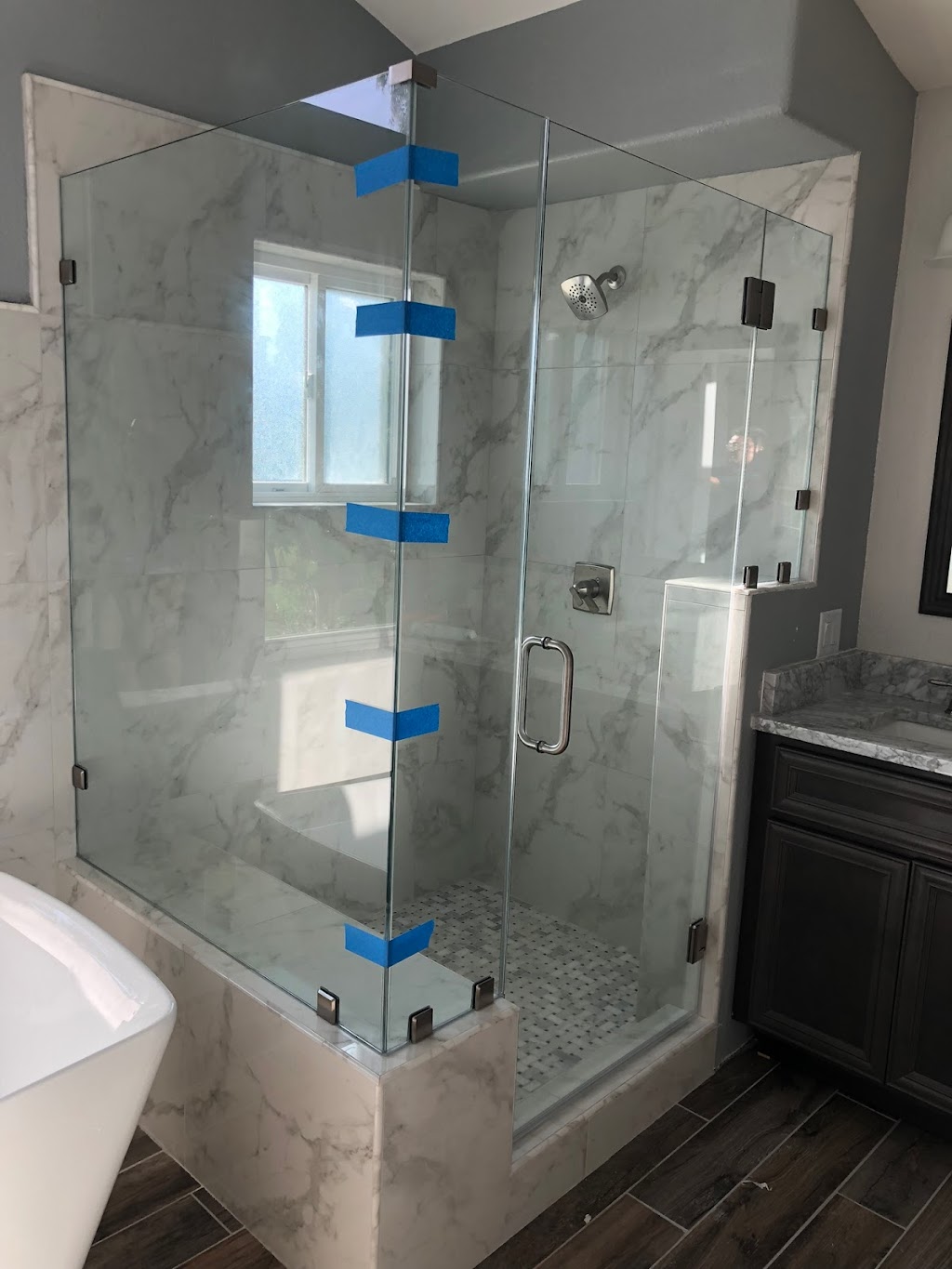 silver shower doors | 11920 Mariposa Rd #5, Hesperia, CA 92345, USA | Phone: (760) 490-1228