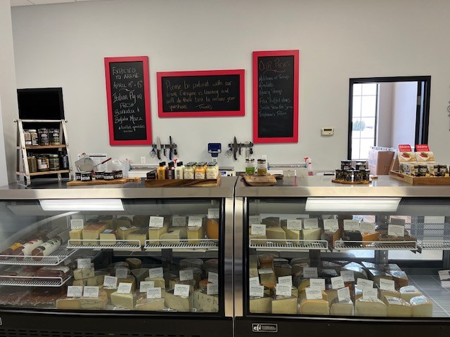 That Cheese Place | 580 Middle Side Rd, Amherstburg, ON N9V 3R3, Canada | Phone: (226) 759-3401