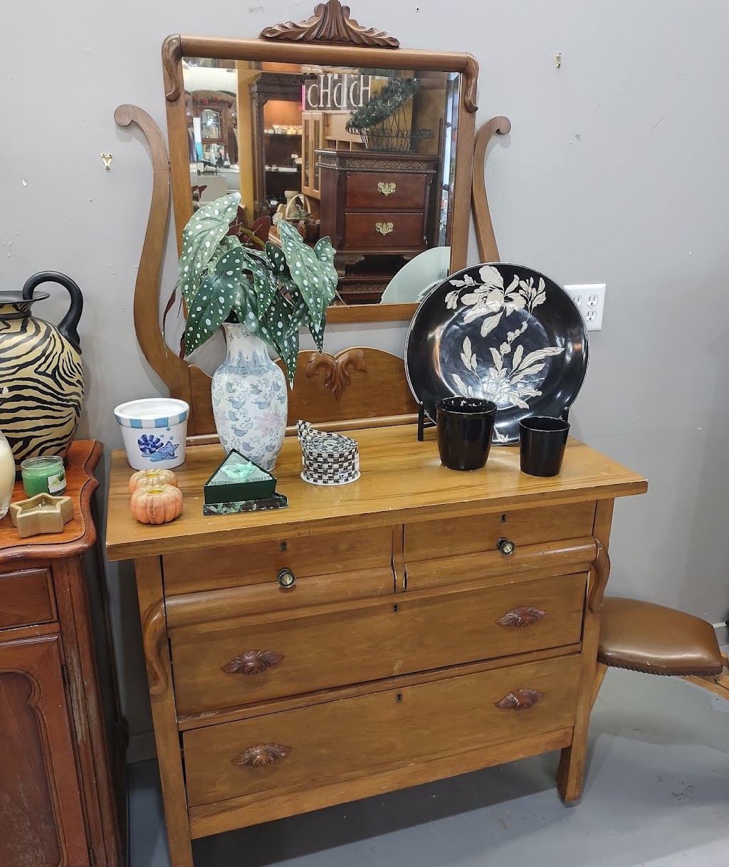 Simply Home Consignments | 1109 Kimbark St, Longmont, CO 80501, USA | Phone: (720) 340-8004