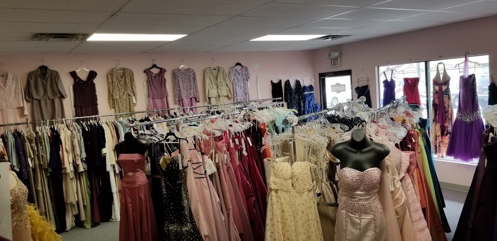 Rosebuds Bridal & Tuxedo | 7655 Highland Rd, Waterford Twp, MI 48327, USA | Phone: (248) 666-3035