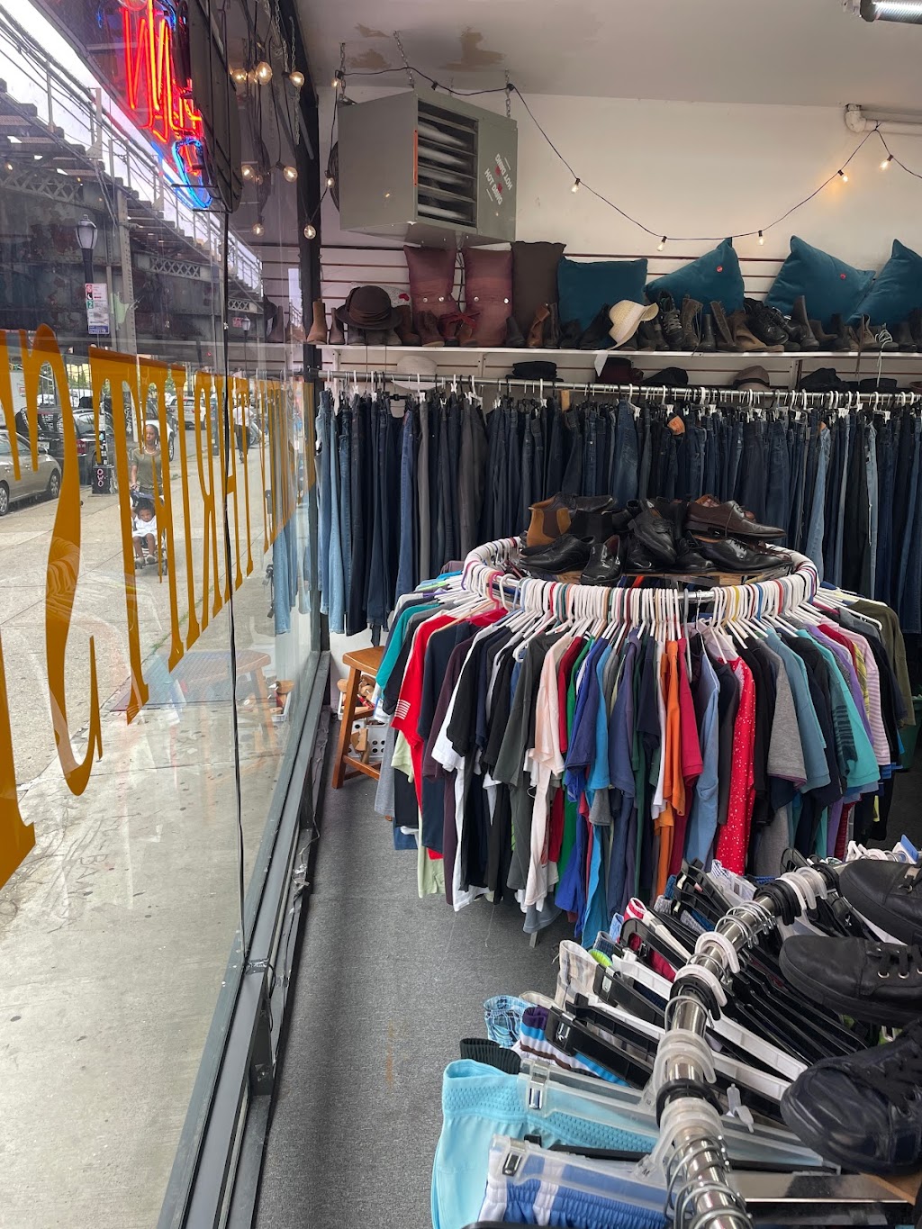 RGR Family Thrift Store | 1457 Broadway, Brooklyn, NY 11221, USA | Phone: (718) 385-1771