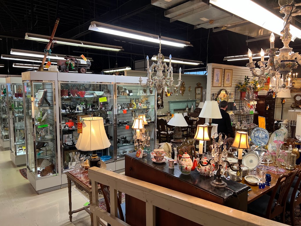 Hanna Antiques Mall | 2424 7th Ave S, Birmingham, AL 35233, USA | Phone: (205) 323-6036