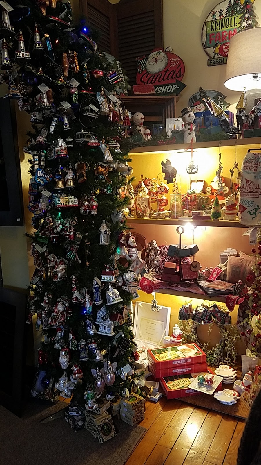 Christmas Peddler | 258 S Main St, Waynesville, OH 45068, USA | Phone: (513) 897-9627