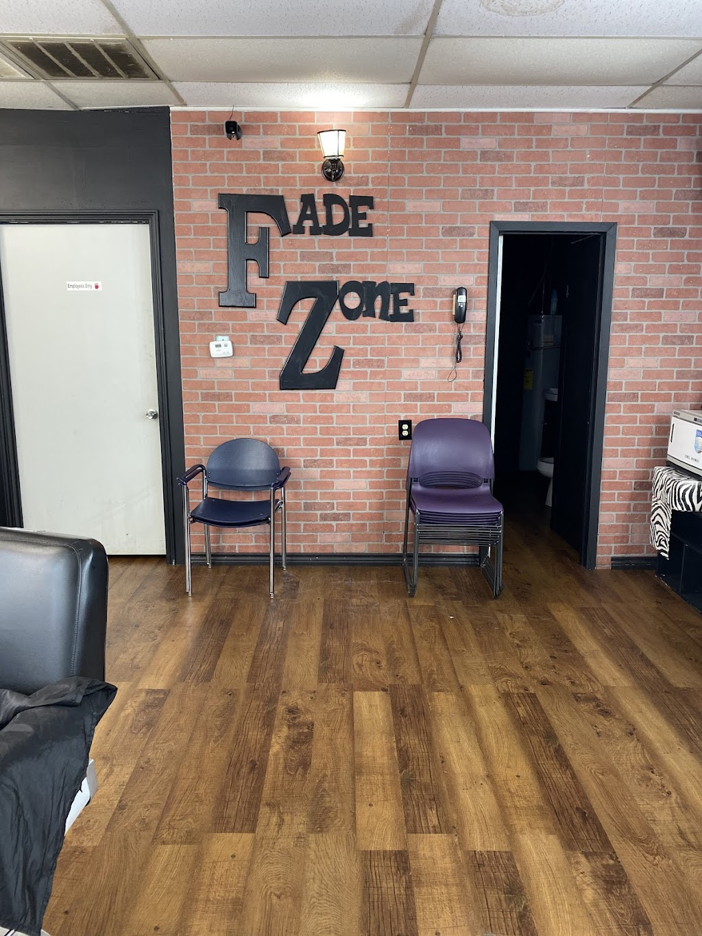 Fade Zone Barber & Salon | 3704 Cheyenne St, Irving, TX 75038, USA | Phone: (469) 565-8554