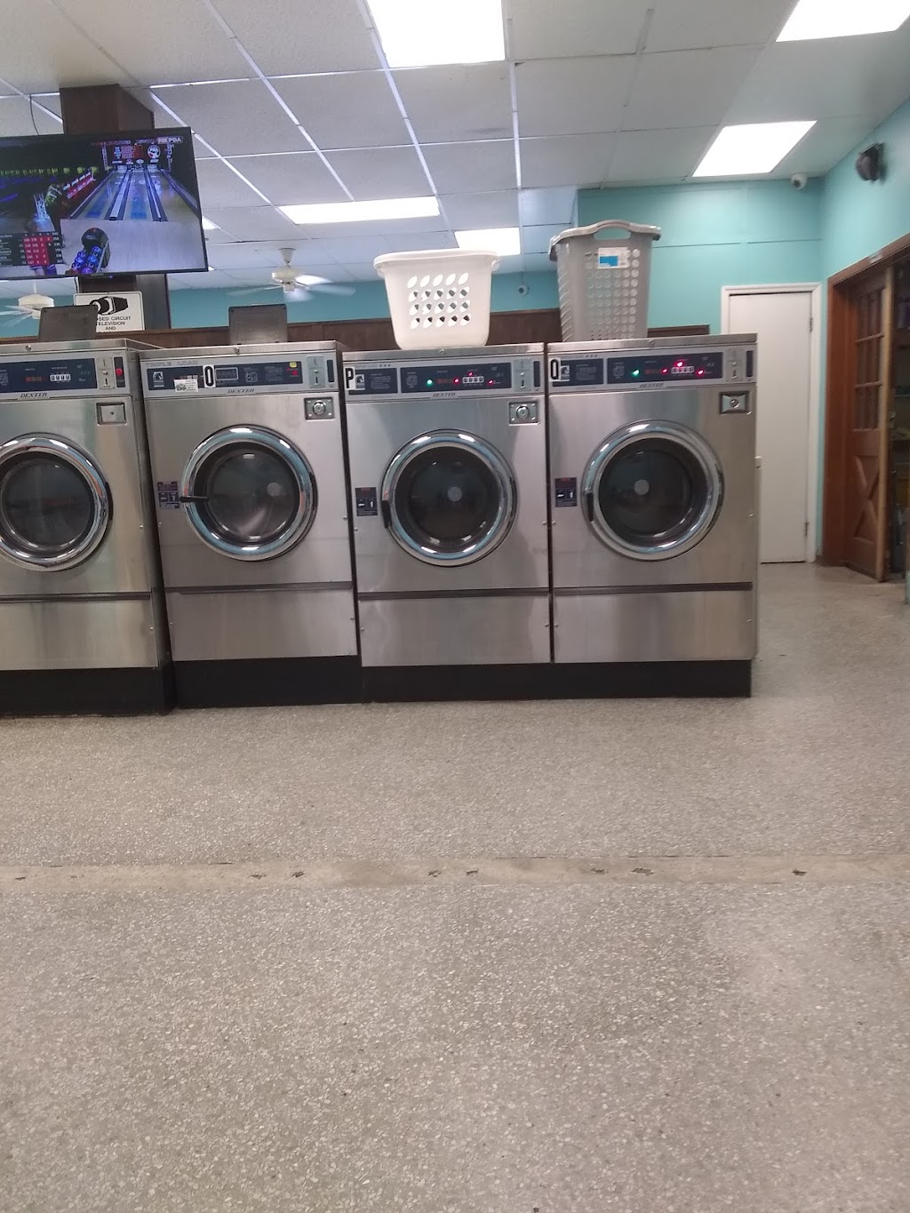 BriteWash laundromat | 1617 E Edgewood Dr, Lakeland, FL 33803, USA | Phone: (863) 221-6698