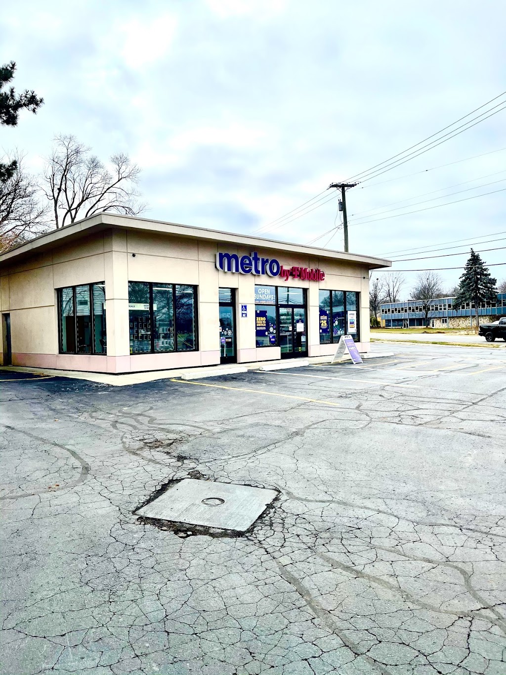 Metro by T-Mobile | 2995 Pontiac Lake Rd, Waterford Twp, MI 48328 | Phone: (248) 499-6005