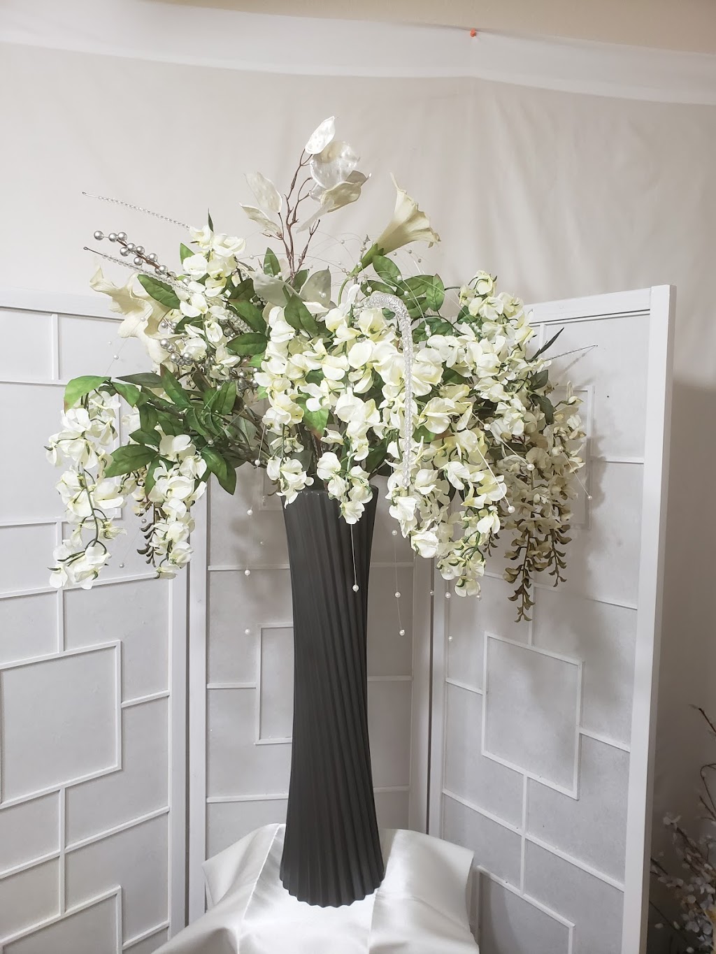 Simply Elegant Flower Arrangements | 1613 Gillarel Springs Ln, Dallas, TX 75241, USA | Phone: (469) 245-9594