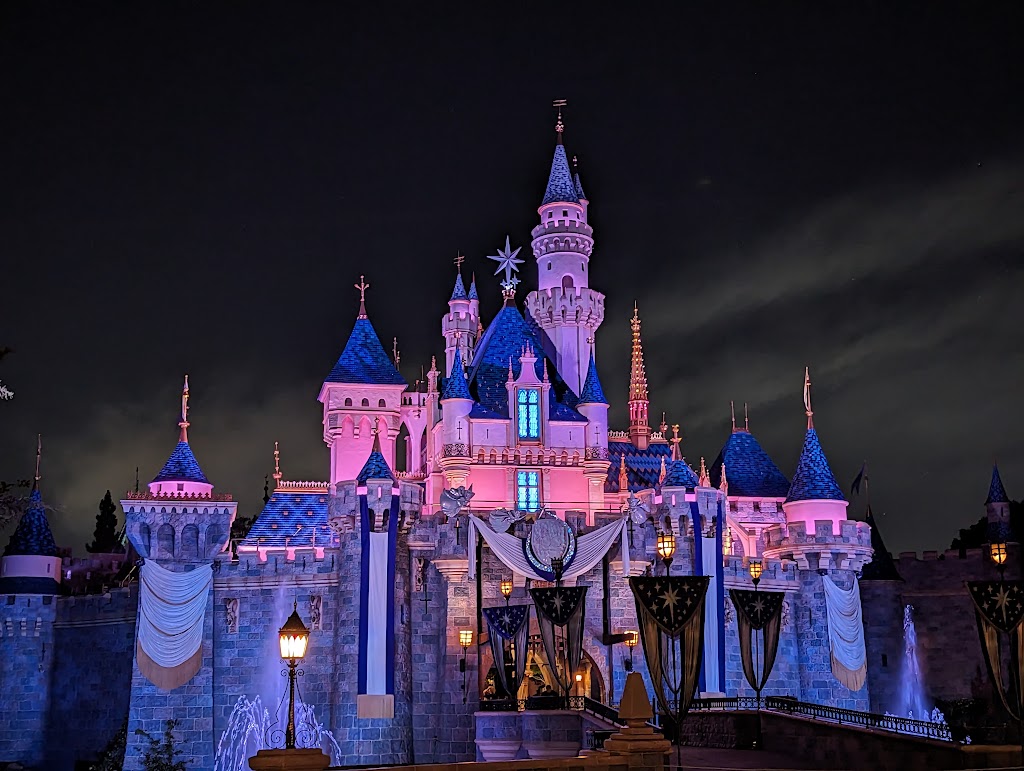 Disneyland Resort | Anaheim, CA 92802, USA | Phone: (714) 781-4636