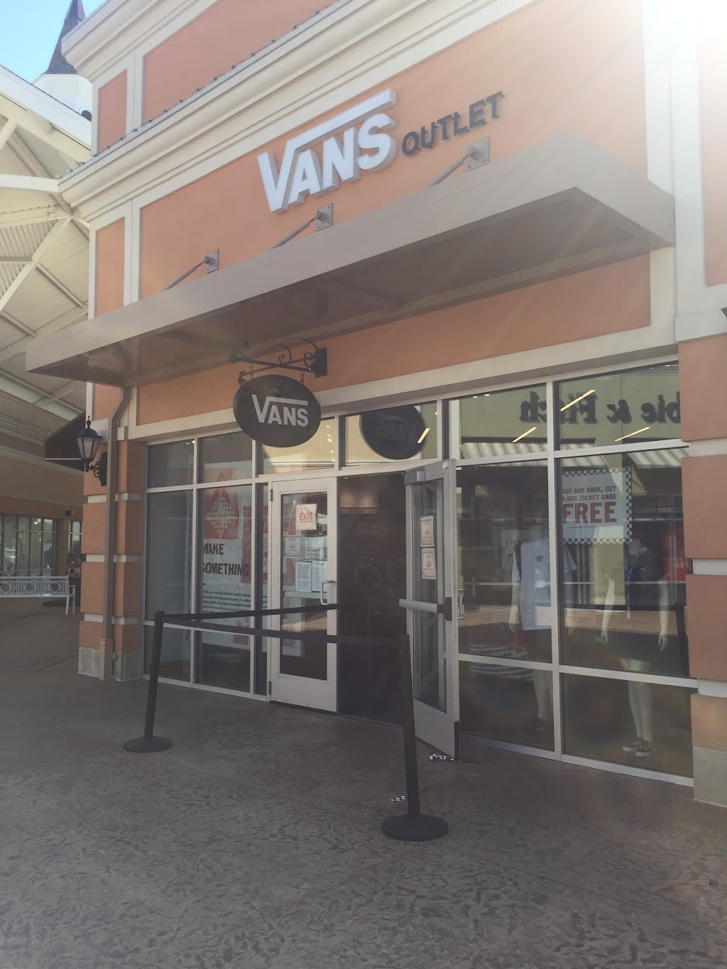 Vans | 1155 Buck Creek Rd Suite 212, Simpsonville, KY 40067, USA | Phone: (502) 722-5681